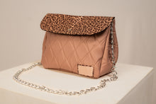 Carregar imagem no visualizador da galeria, Debora De Marco Essencial | Bolsa Frame Onça