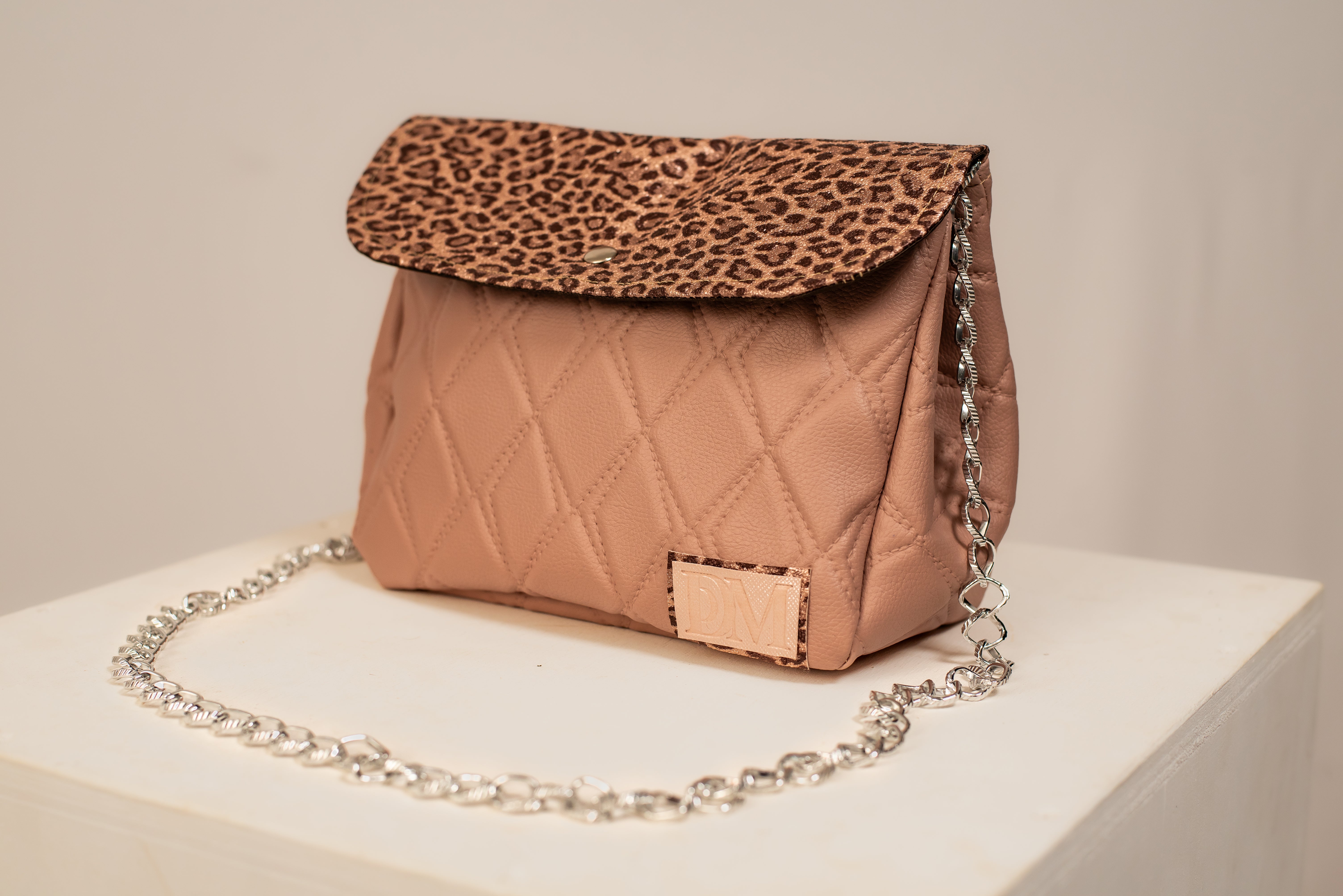 Debora De Marco Essencial | Bolsa Frame Onça